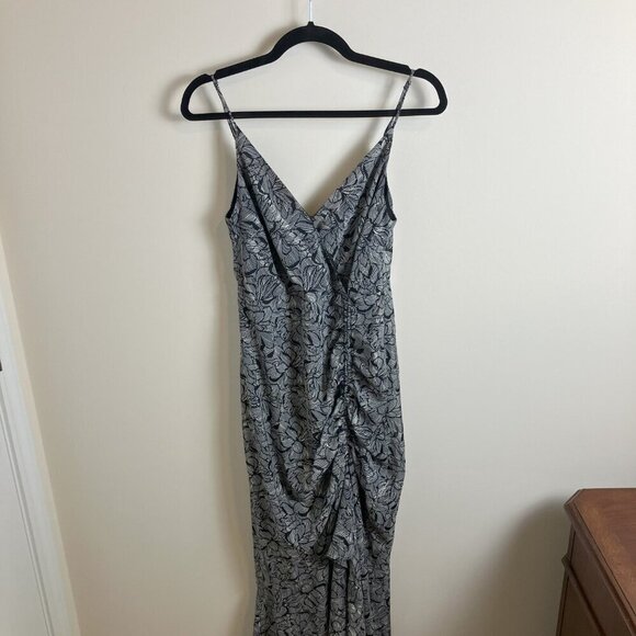 ASTR Mariah Ruched Floral Print Midi Dress in Black/White Medium - Picture 2 of 6